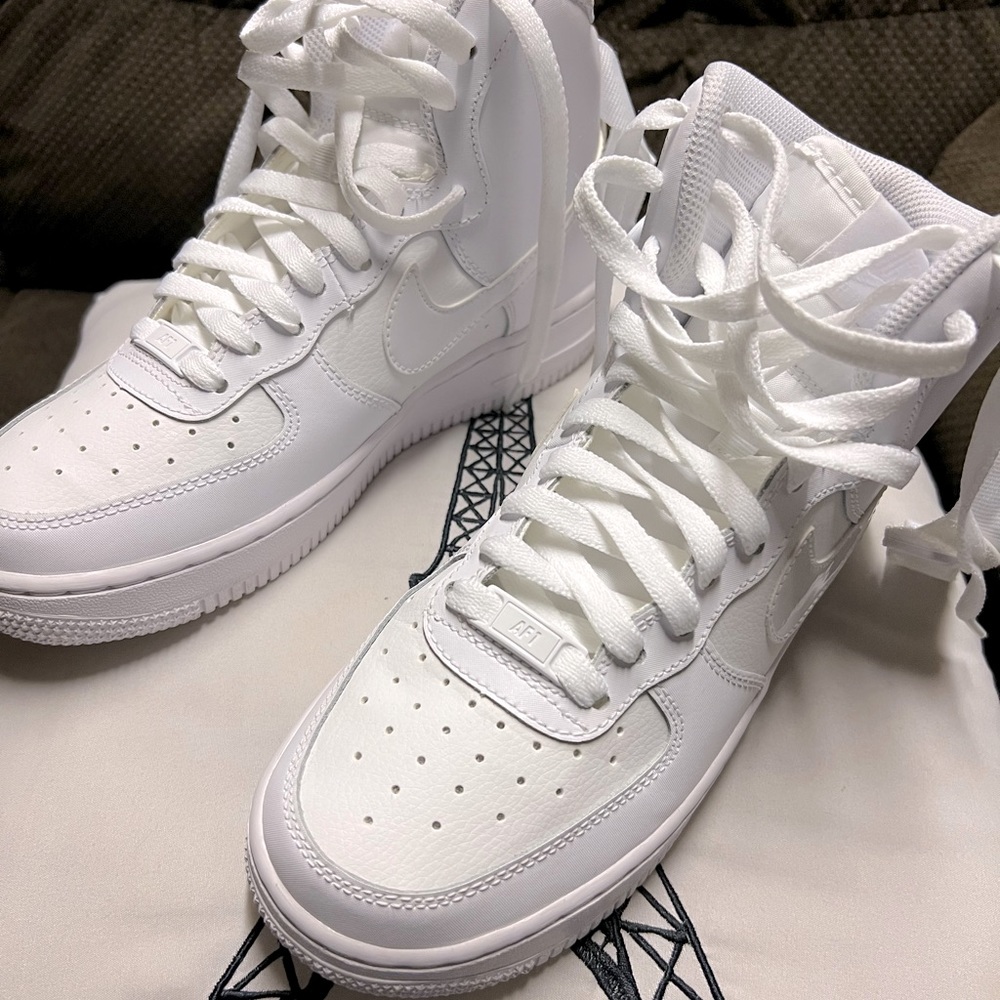 Youth Air Force 1s size 5Y